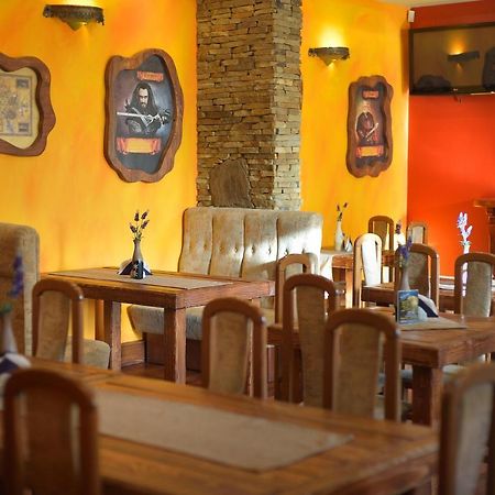 Restauracja Zajazd Kasztelan Кросно Екстер'єр фото